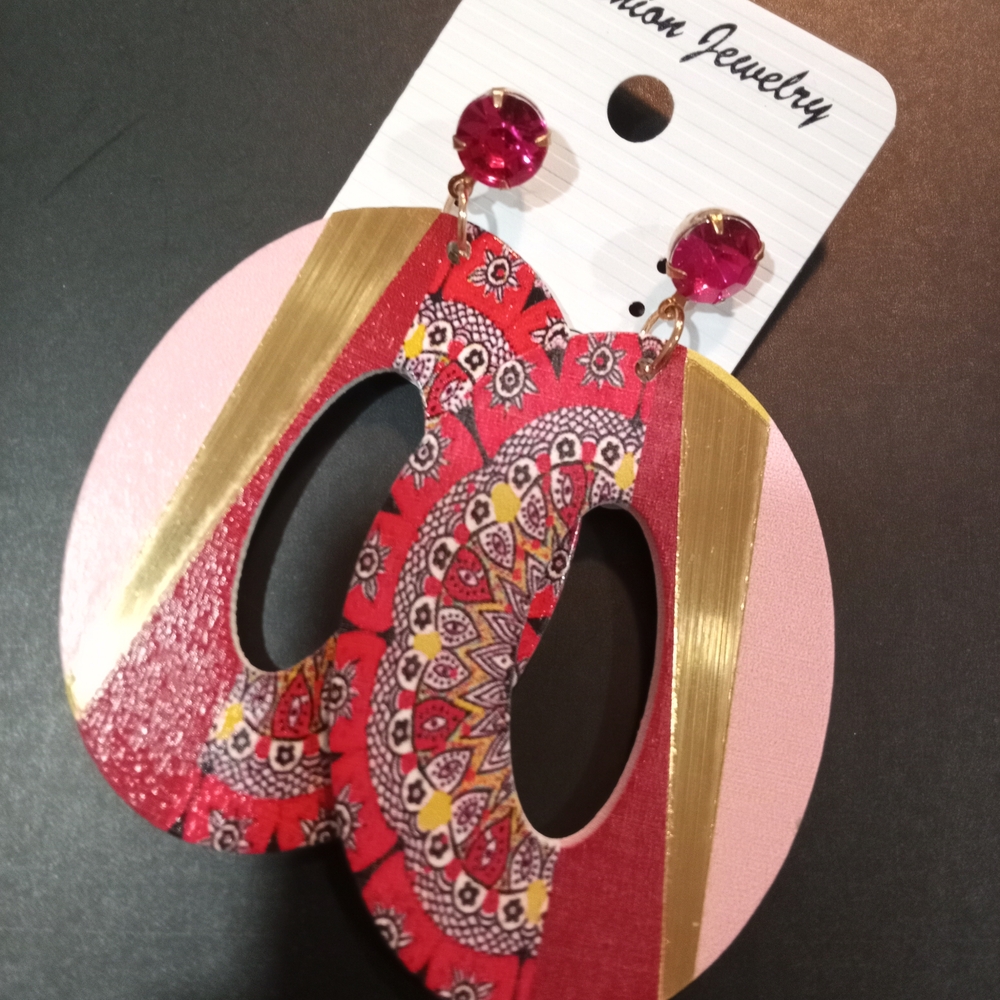 Elegant Red and Gold Patterned Earrings